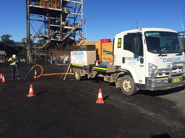 Vacsafe-Locating-11KVA-cable-onsite-safely-non-destructive-digging-mudgee