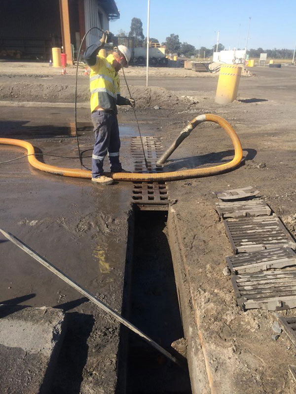 Vacsafe-grate-sewer-and-drain-cleaning-mudgee