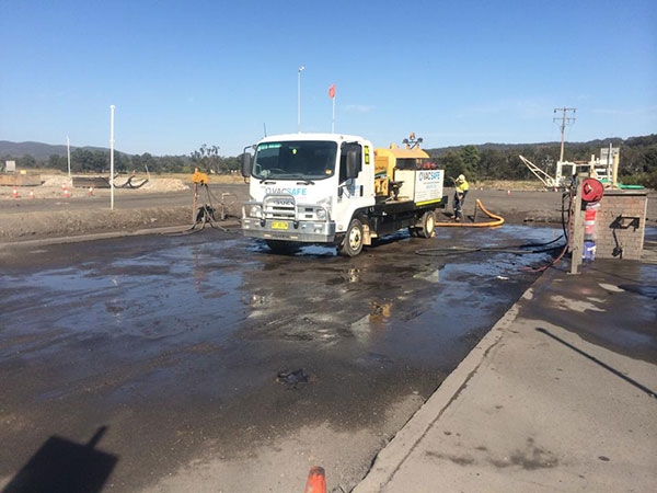 Vacsafe-hydro-excavation-sucker-truck-on-site-new-south-wales-Mudgee