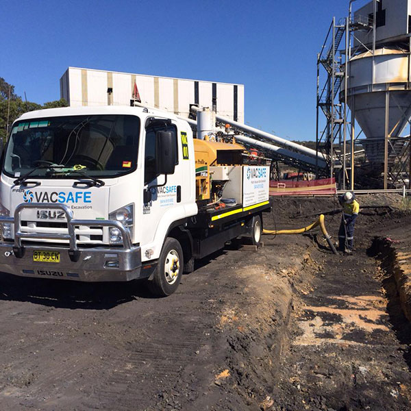 Vacsafe-locating-pipes-on-site-new-south-wales-hydro-excavation-mudgee