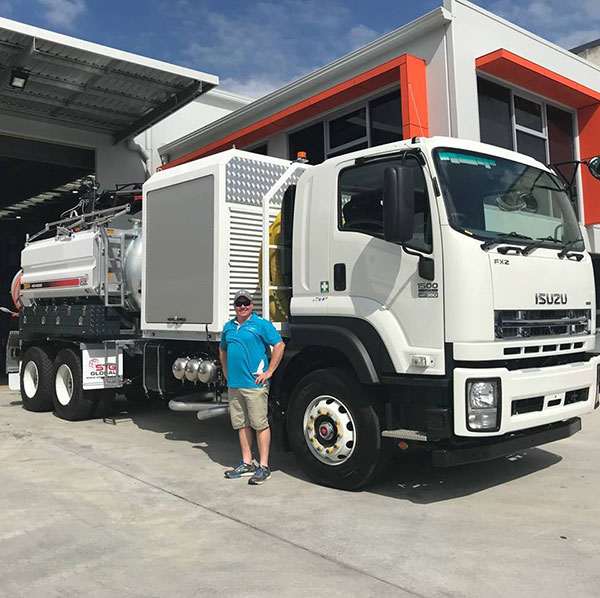 Vacsafe-operator-vac-truck-hire-depot-new-south-wales-8000l-vacuum-truck-hire-mudgee