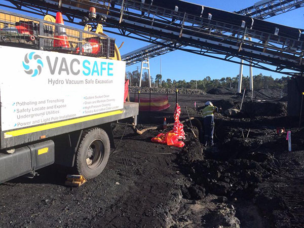 Vacsafe-vacuum-truck-operator-on-site-hydro-excavation-new-south-wales-hydro-excavation-mudgee