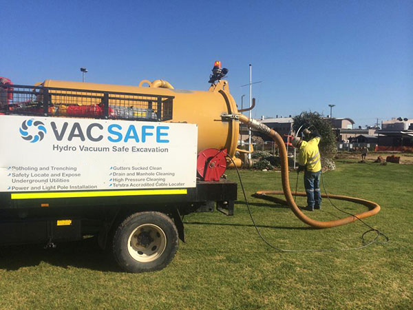 Vacsafe-vac-truck-non-desttuctive-digging-operator-new-south-wales-water-jetting-mudgee